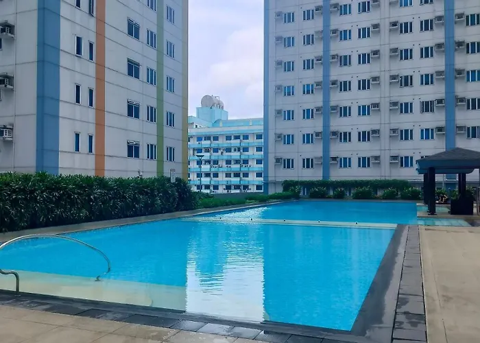17th Floor Mplace Staycation South Triangle Tower D